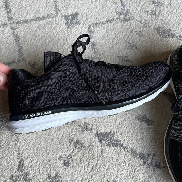 Women’s APL “techloom” sneaker - Picture 4 of 9